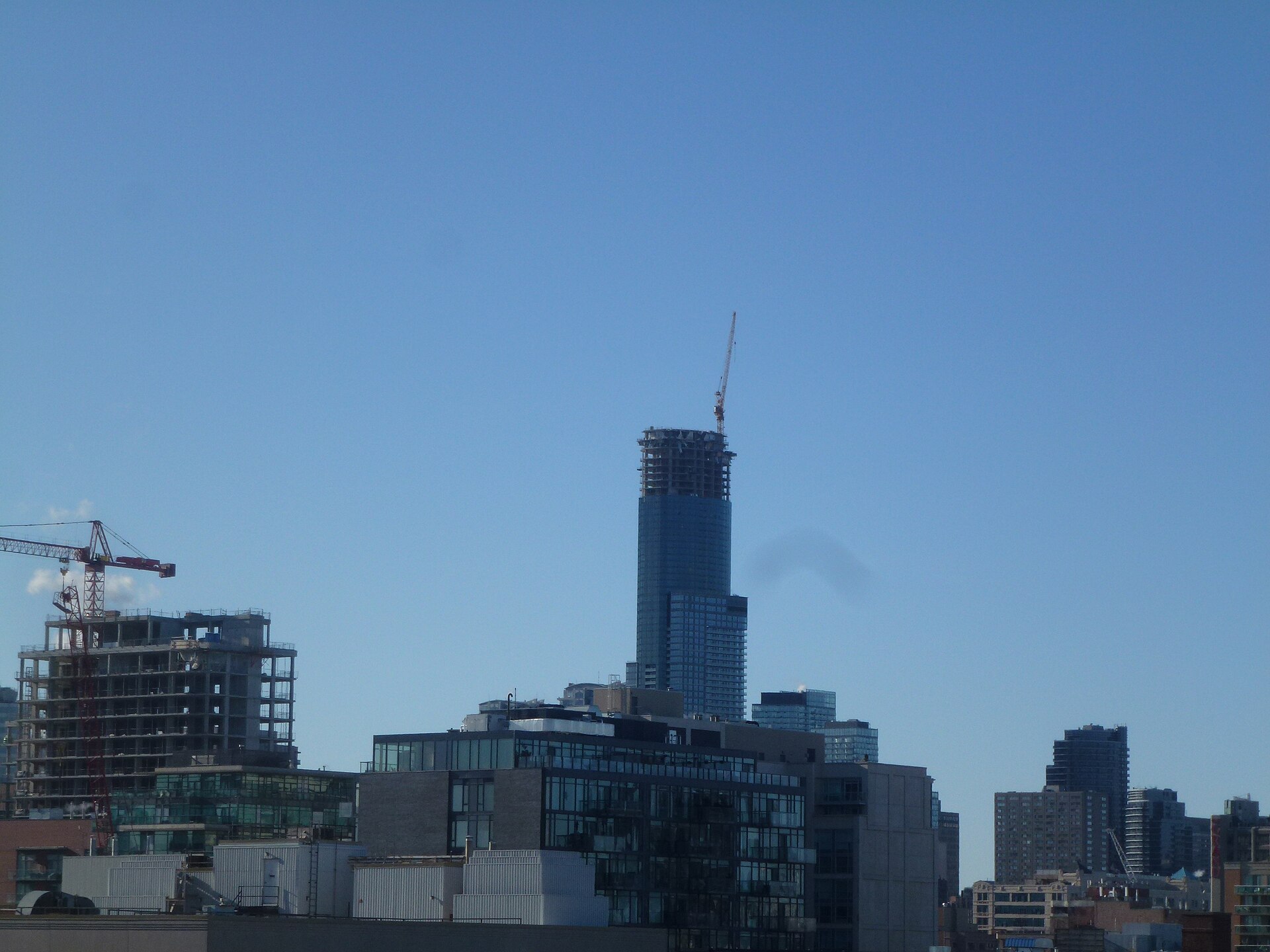 Construction cranes on the Toronto skyline, 2014 03 16 (21)