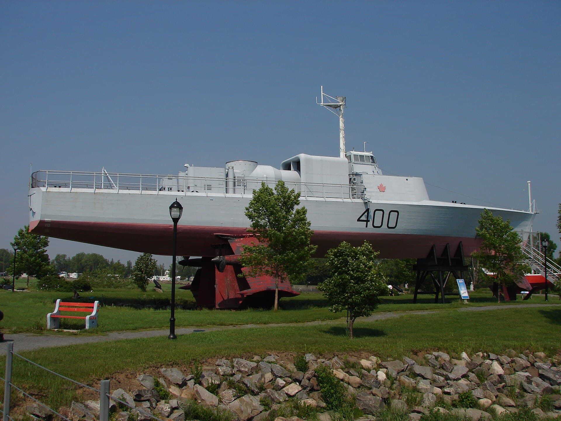 Hmcs bras d or 400