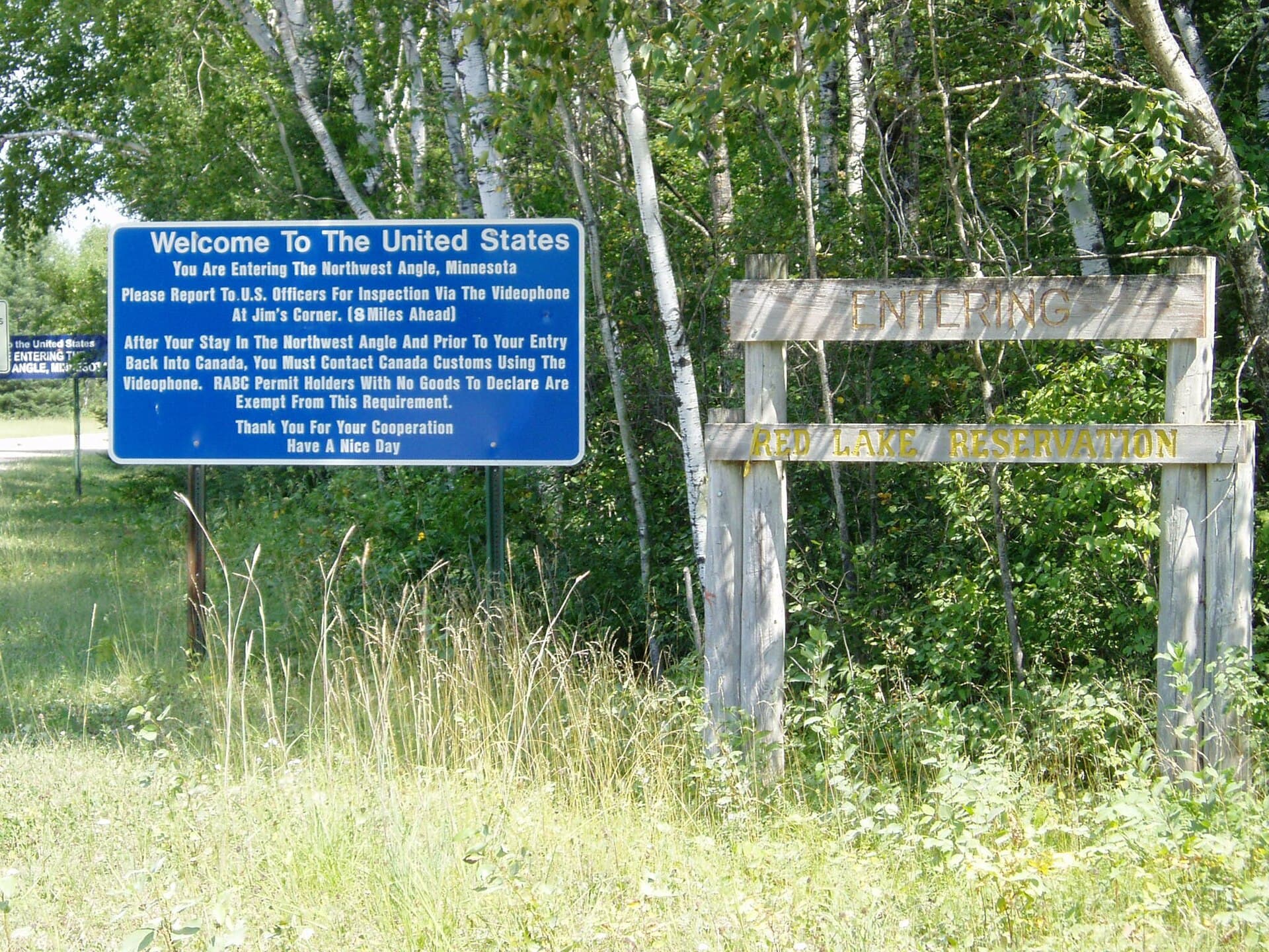 US border crossing signs